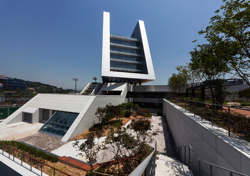 samoo-architects-engineers-korea-east-west-power-headquarters-designboom-04.jpg